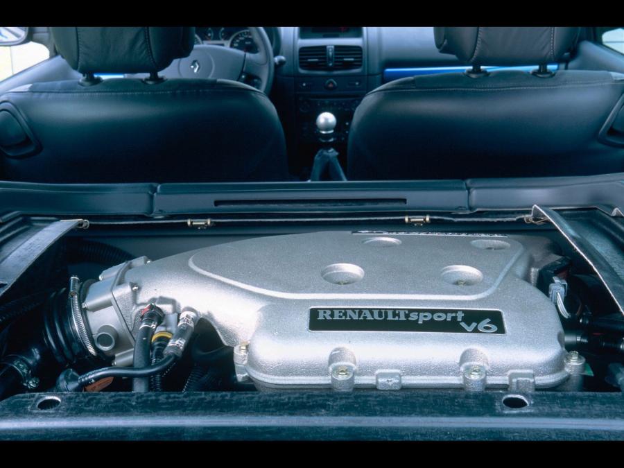  Renault Clio V6 2003 года  (фото 2 из 30)